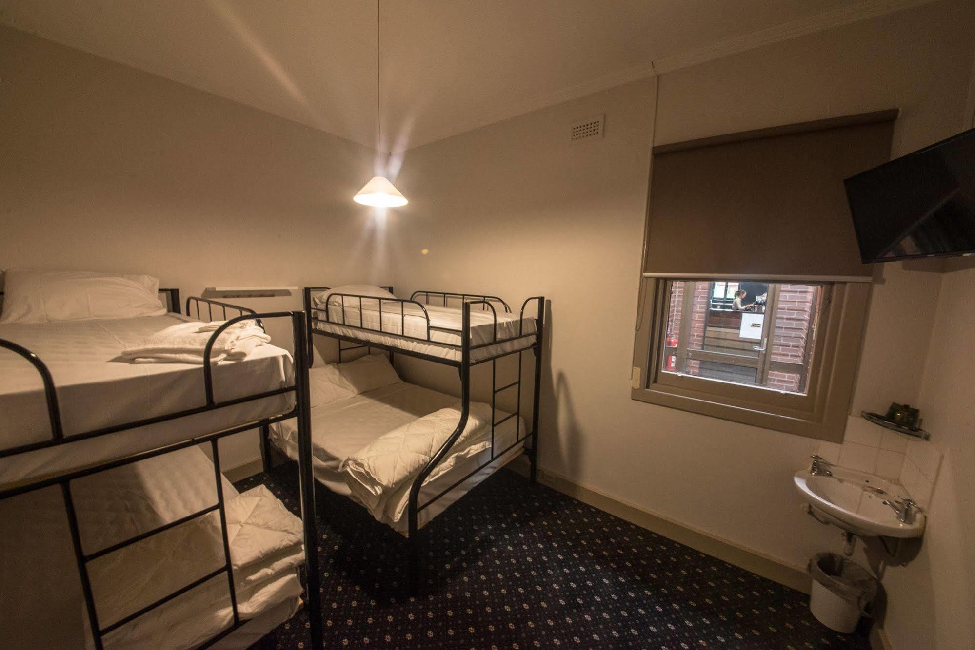 Rooms At Carboni'S Ballarat Exterior photo